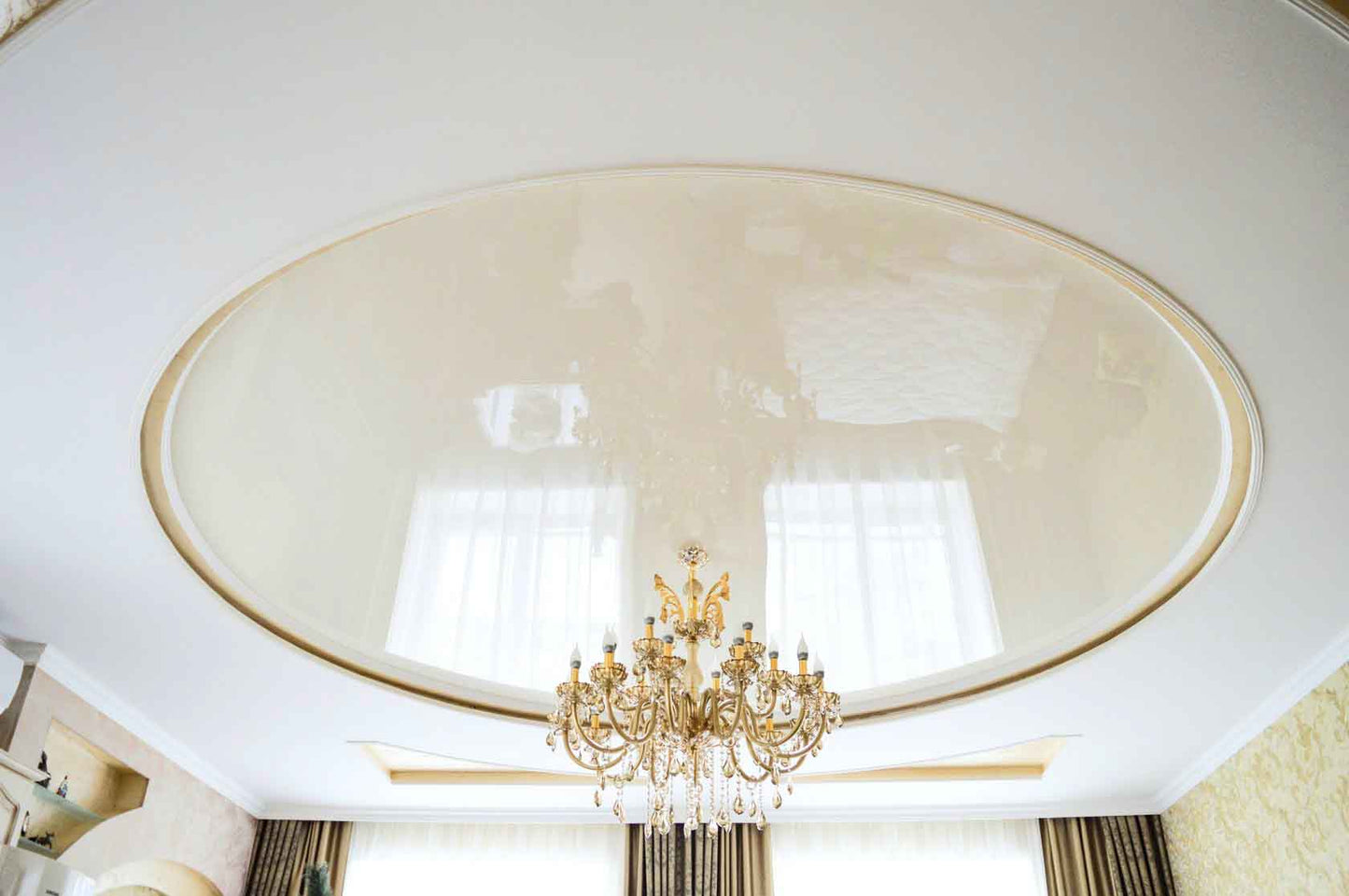 Lackspanndecke Farbe beige im Raum montiert