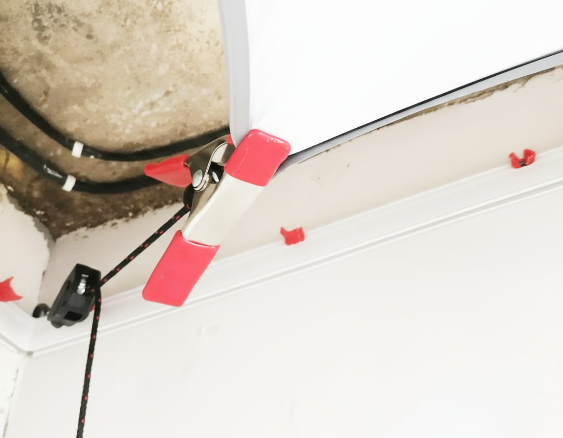 Federklemme mit Handzugratsche zum Aufhängen der Spanndecke