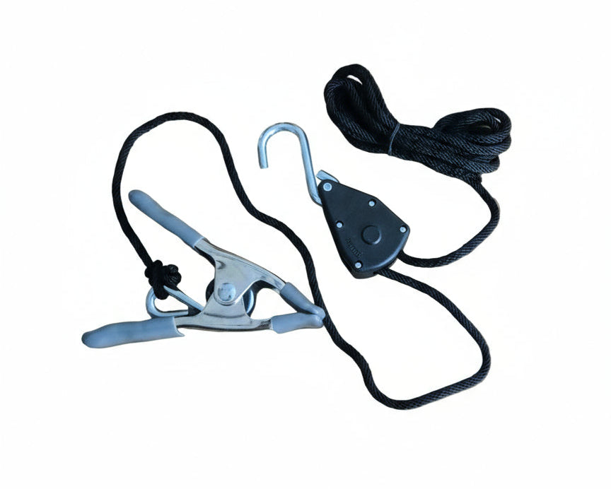 Federklemme mit Handzugratsche zum Aufhängen der Spanndecke