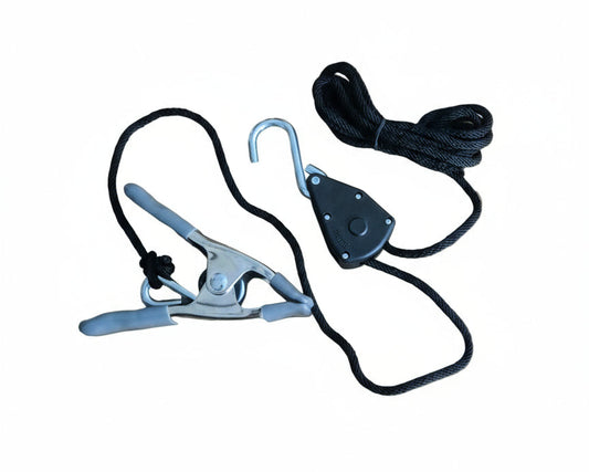 Federklemme mit Handzugratsche zum Aufhängen der Spanndecke