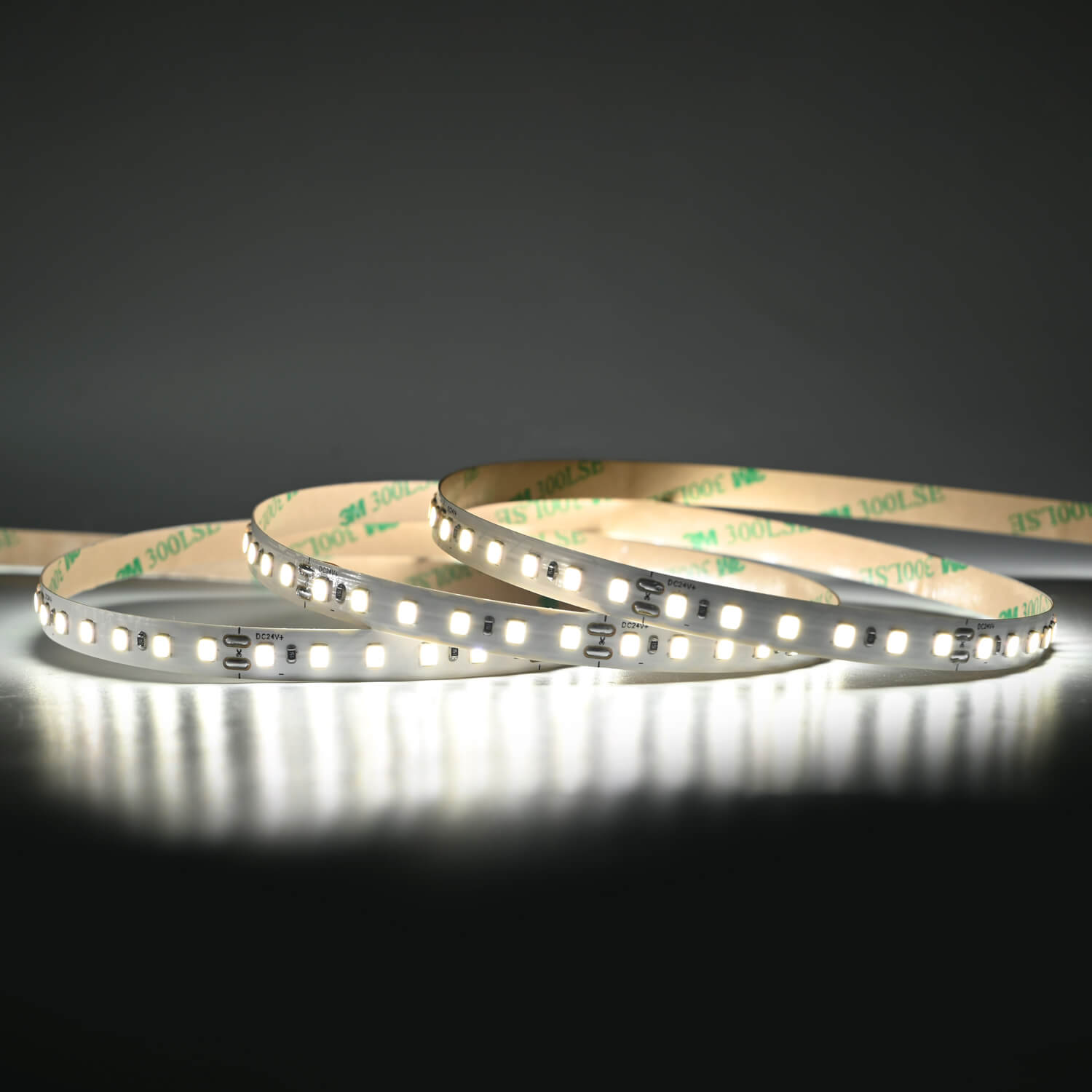 Flexibler LED Strip 24V in Kaltweiß 6000K, 8 mm breit, 120 LEDs/m, geeignet für den Innenbereich
